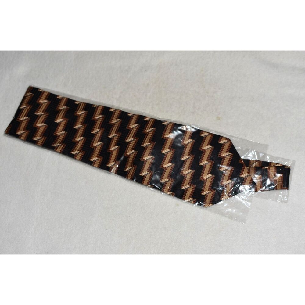 NIP Bill Blass Black Label 100% Silk Contemporary Dapper Tie